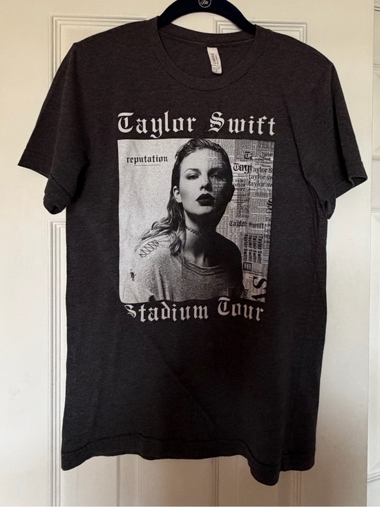Taylor Swift Tops - Taylor Swift Reputation Stadium Tour 2018 Dark Gray Size Small